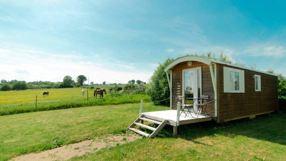 Curcy-sur-Orne House | Roulotte de 4 Personnes : Atypique et Tout Confort !