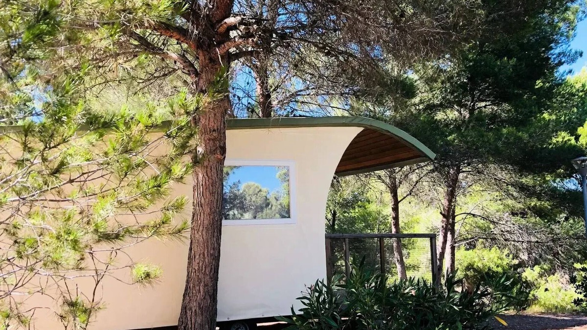 Sigean Cabin | ROULOTTE INSOLITE - Reserve view - Hotel services included 2 persons