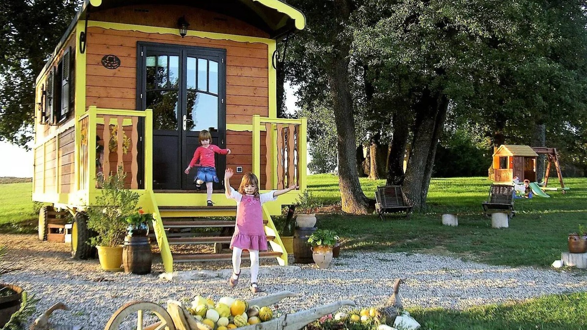 Pauilhac Cabin | Roulotte- rental Gite Famille 4 à 5 personnes - 4 pers. included in the price