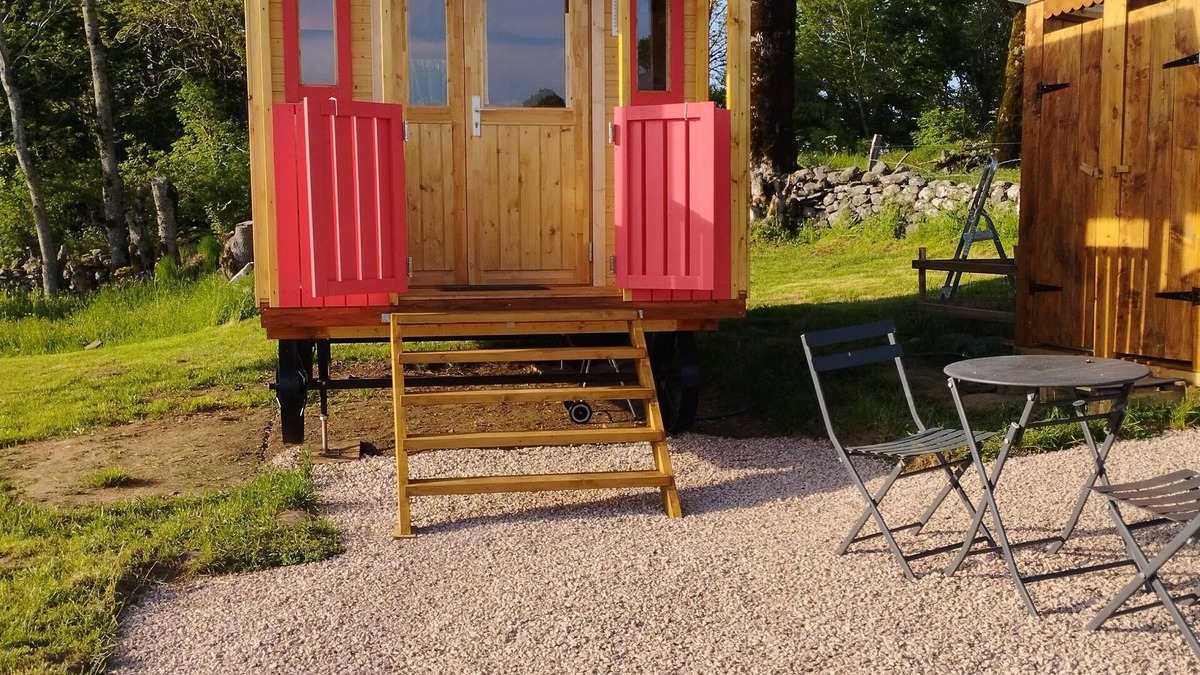Saint-Saturnin House | Roulotte Romantique Pour 2 Personnes Dans le Parc Naturel des Volcans, au Calme