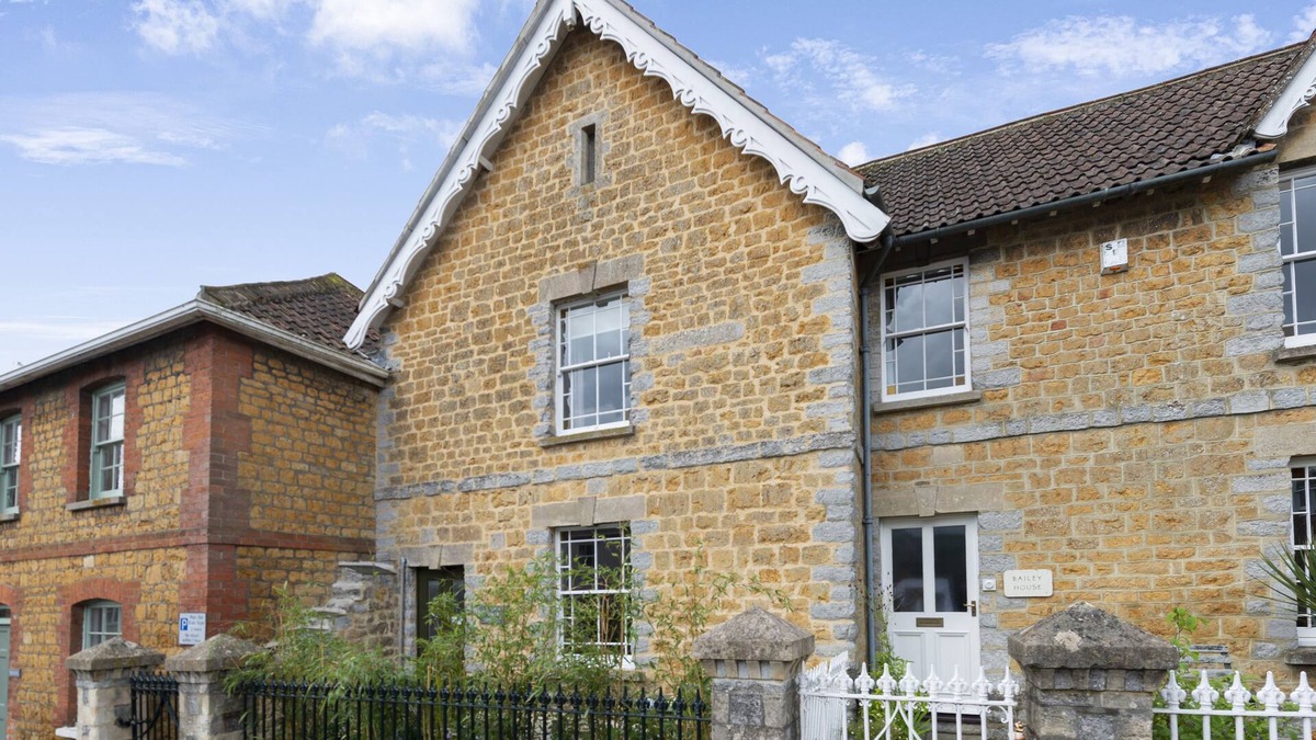 Castle Cary Cottage | Round House Cottage cleverly combines modern styling with original features