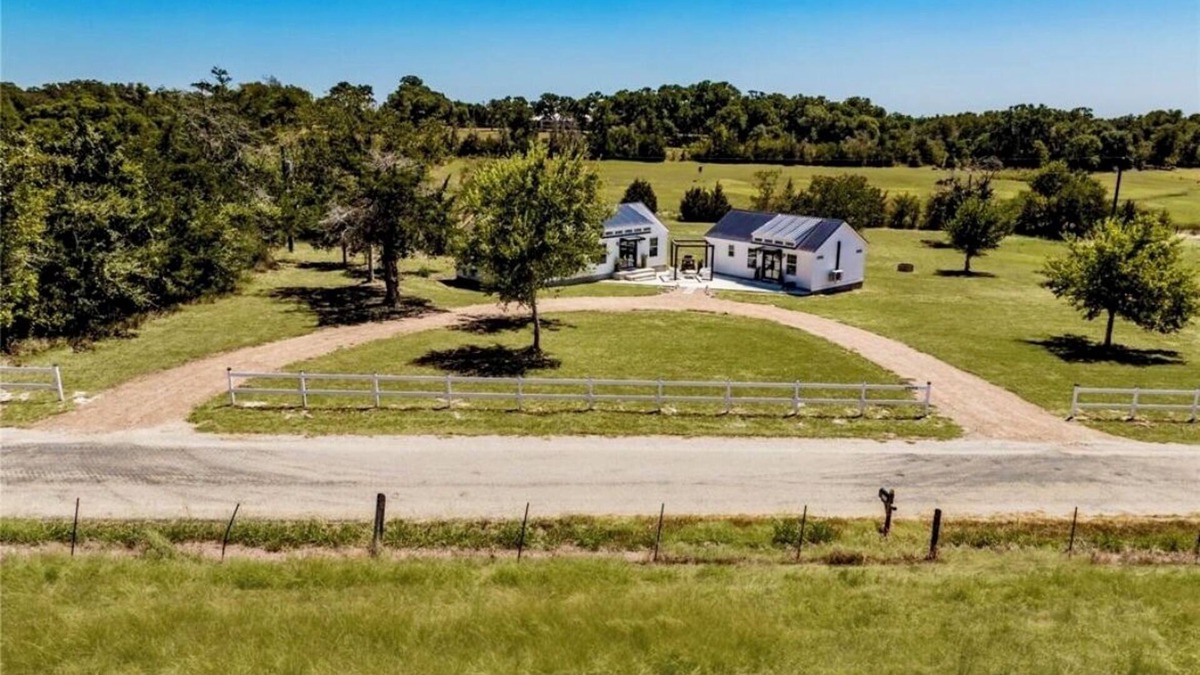 La Grange House | Round Top Refuge Guest House