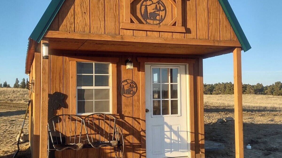 Roundup Cabin | Roundup Cozy and Scenic Cabin Secluded and Scenic