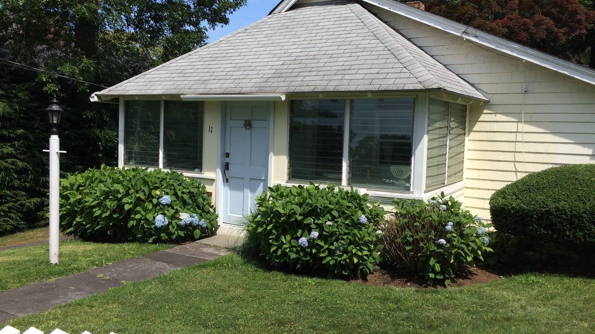 Rowayton Cottage | Rowayton Bungalow-Monthly Only 5,900 until May1 Inquire!