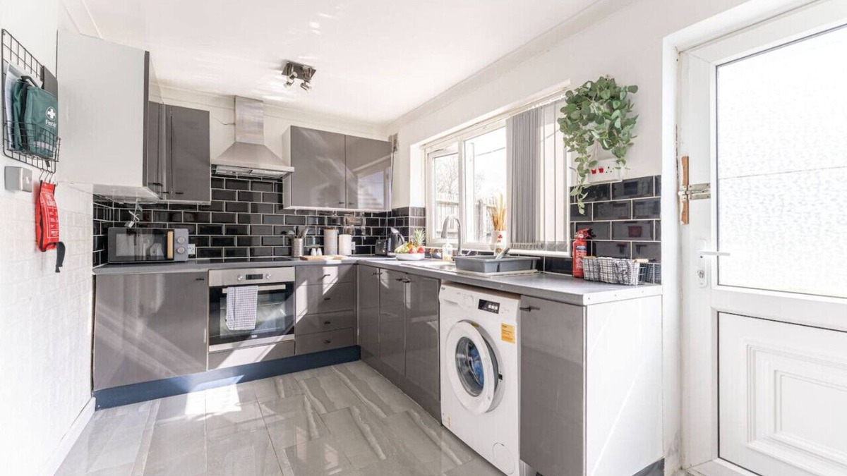 Weston on Trent House | Rowley House - Free Parking, Fast Wifi & Smart TV