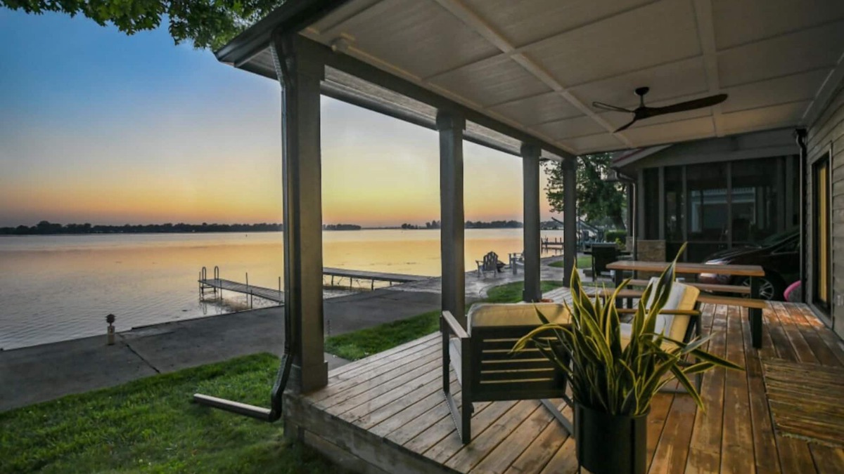 Russells Point House | Roxie's Modern Lake Front House on the water!