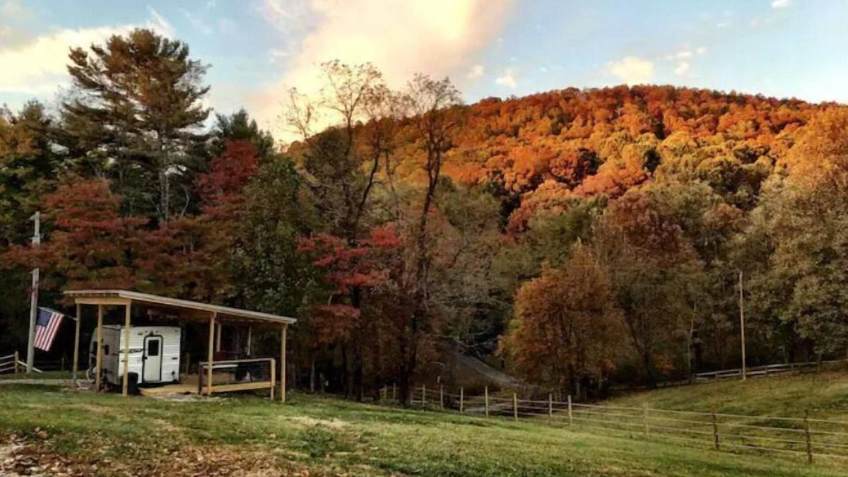 Suches House | Roxy - Cozy Camper at Suches Wilderness Ranch