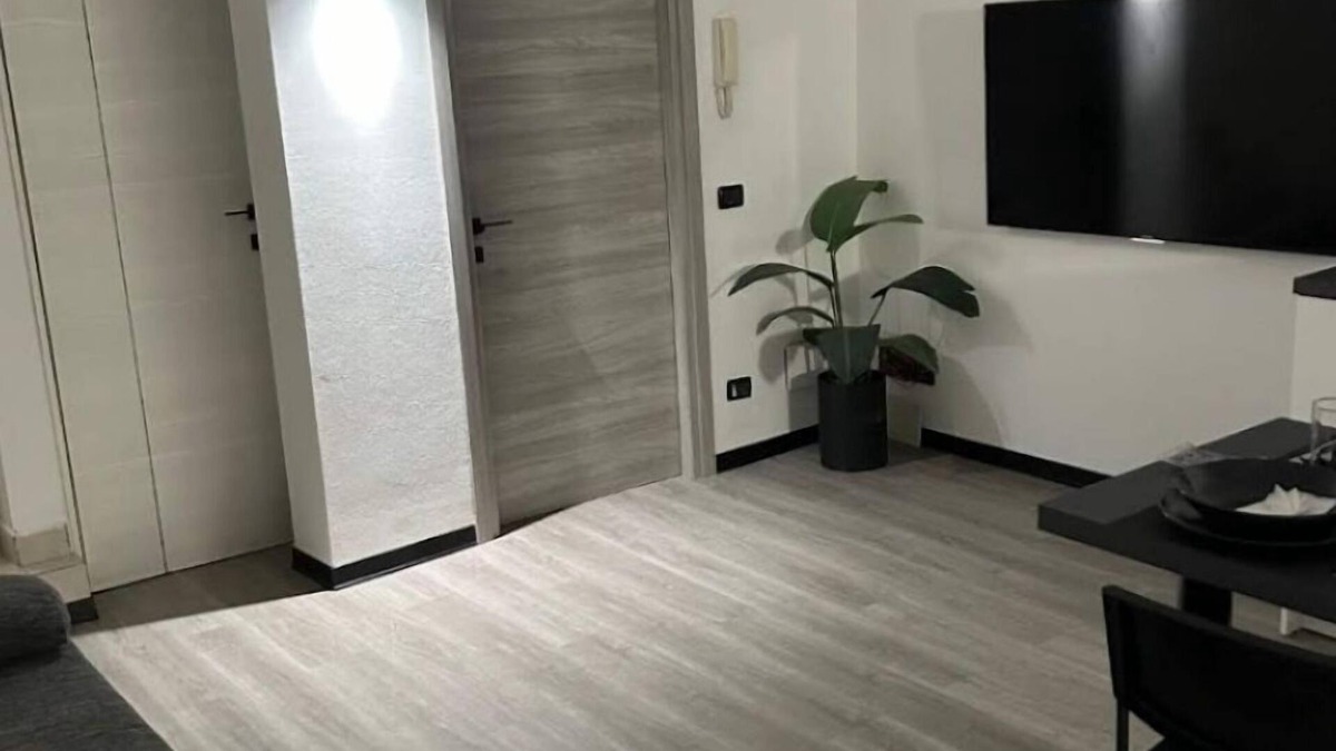 Lonate Pozzolo Apartment | ROYAL B&B with private JACUZZI