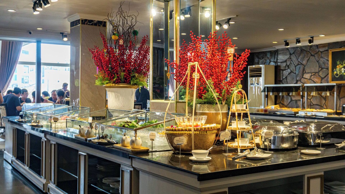 Nguyen Hue Walking Street Hotel | Royal Hotel Saigon