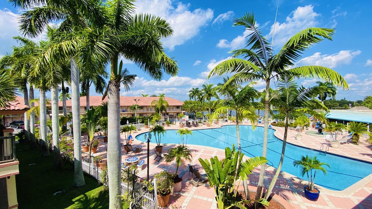 Royal Palm Beach Hotel | Royal Inn Hotel