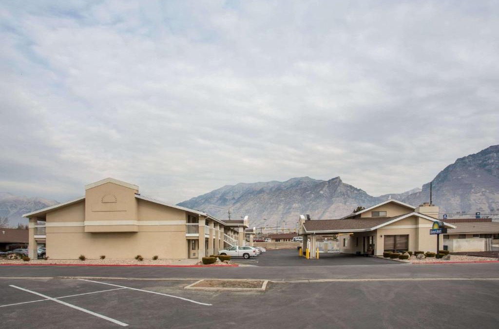 Carterville Hotel | Royal Inn Provo