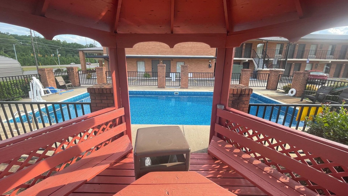 Fort Mc Clellan Hotel | Royal Inn