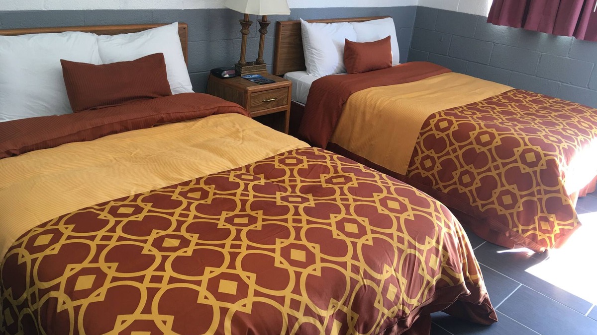 Early Hotel | Royal Inn