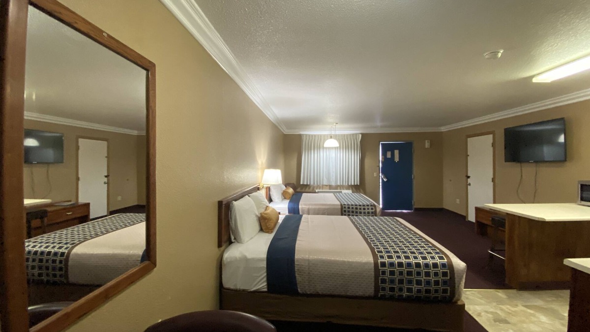 Lovelock Hotel | Royal Inn