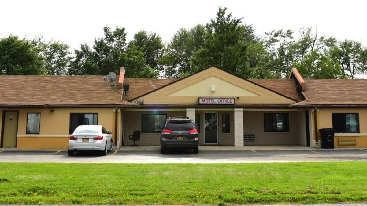 Green Acres Hotel | Royal Inn