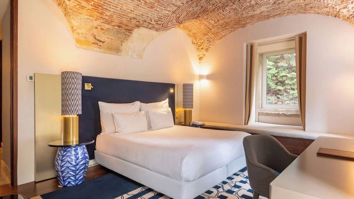 Belem Hotel | Royal-Inspired Stay with Indoor & Outdoor Pools | Free Parking and Pet-Friendly