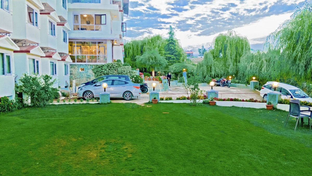 Baldeyan Hotel | Royal Jardin Whistling Pines Resort