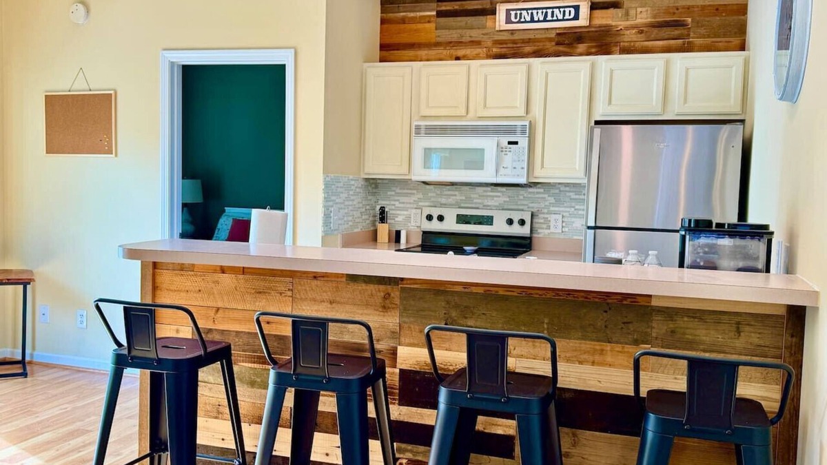 Sea Trail Apartment | Royal Jr. Suite 215 Royal Poste