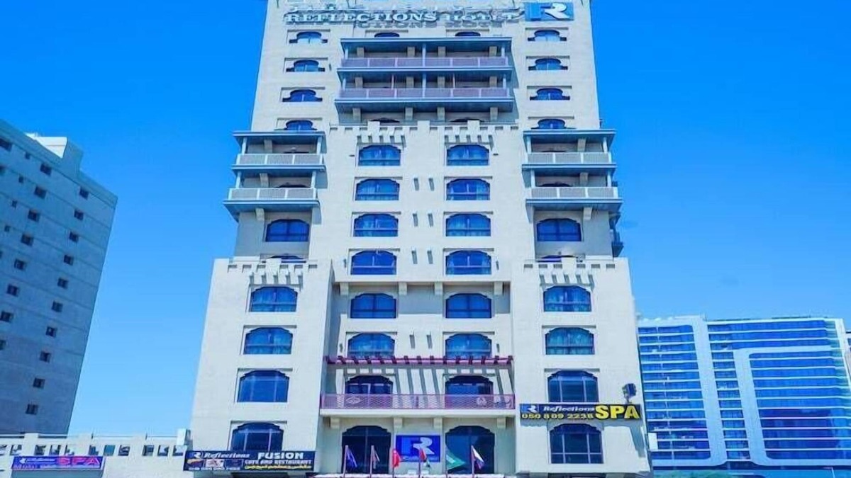 Naif House | Royal reflections king stay