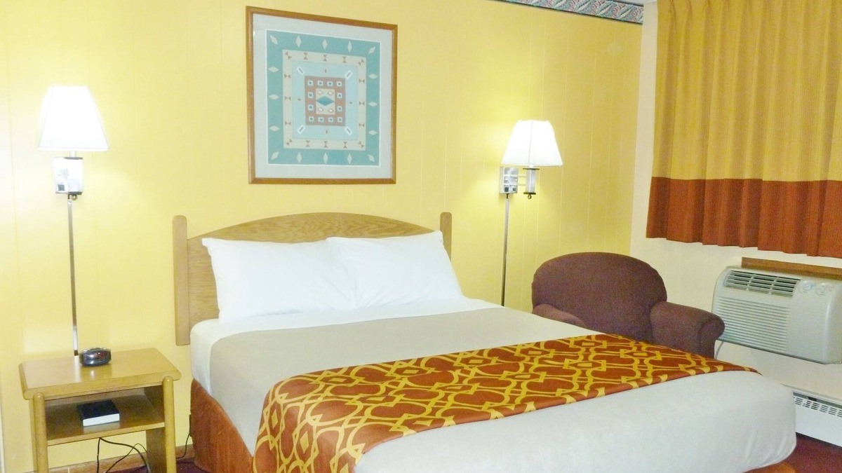 Chariton Hotel | Royal Rest Motel