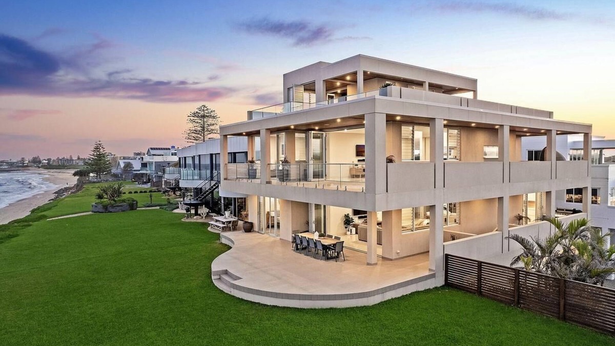 The Entrance North House | Royal Retreat: Luxury Beachfront View