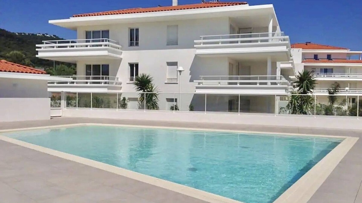 Carqueiranne Apartment | Royal Rivage Appt T2 - Swimming pool - 200m from the sea