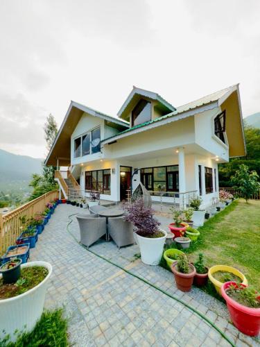 Gund Villa | ROYALE PEAKS villa sonamarg Rd