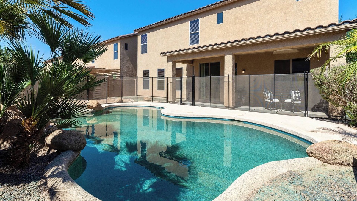 Sunset Farms House | Royalty in Black & White w/Pool, 11 BED & Games & Events Allowed