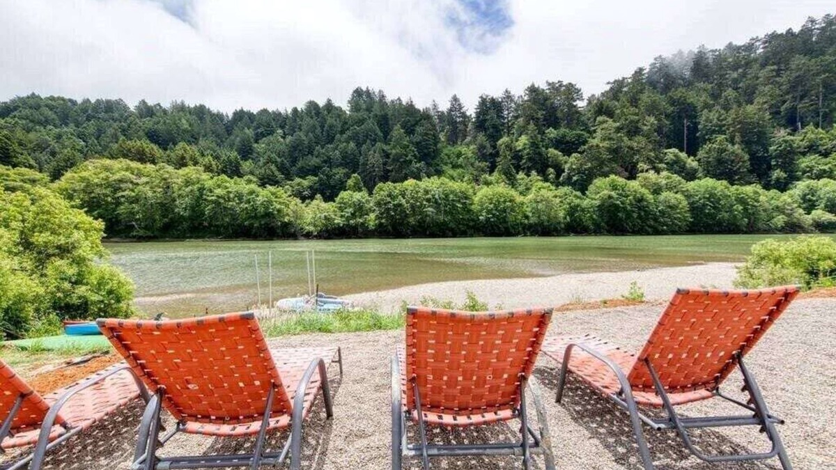 Duncans Mills House | RR Yacht Club: Beach+Hot tub+Outdoor fun!