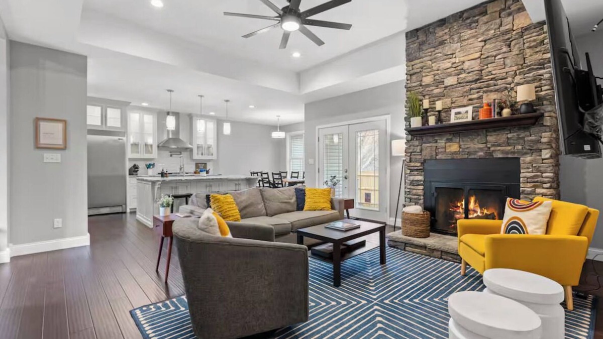 Stanton House | RRG Arch Fun House - Theatre, Game Room, Hot Tub & Views