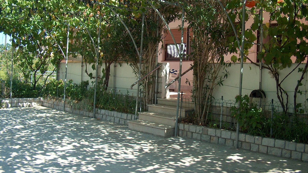 Supetarska Draga House | Ruža - Peaceful Area & Parking - SA3