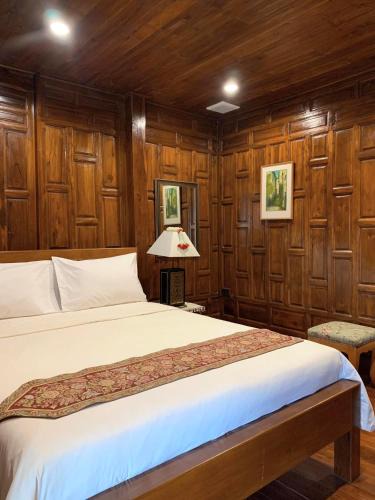 Pak Kret Hotel | Ruean Yai Jieam เรือนยายเจียม