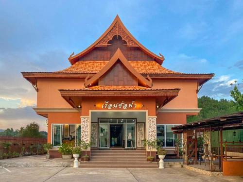 Nongbua Lamphu Hotel | Rueanchorfa