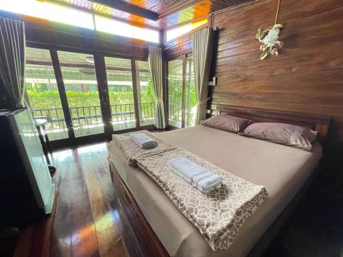 Prachuap Khiri Khan House | Ruen Orathai Resort