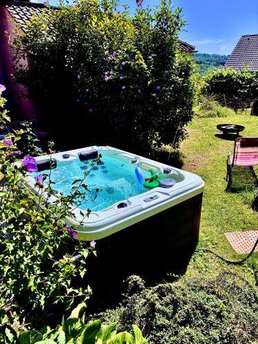 Michelsberg Apartment | Ruhe & Erholung im Grünen! Mediterranes Landhaus-Apartment mit Jacuzzi für bis zu 4 Personen