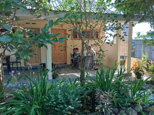 Bayan House | Rumah Kawan Homestay and Trekking