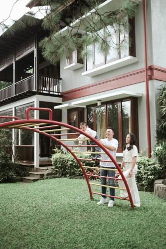 Setiabudi House | Rumah Pelita by Villa Lantera - Tennis Court & Swimming Pool