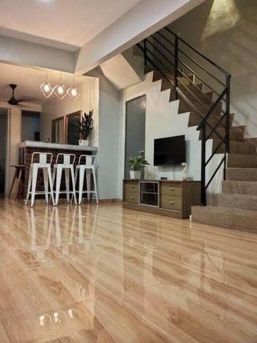 Mentakab House | Rumah Putih Homestay, [Mentakab near Temerloh]