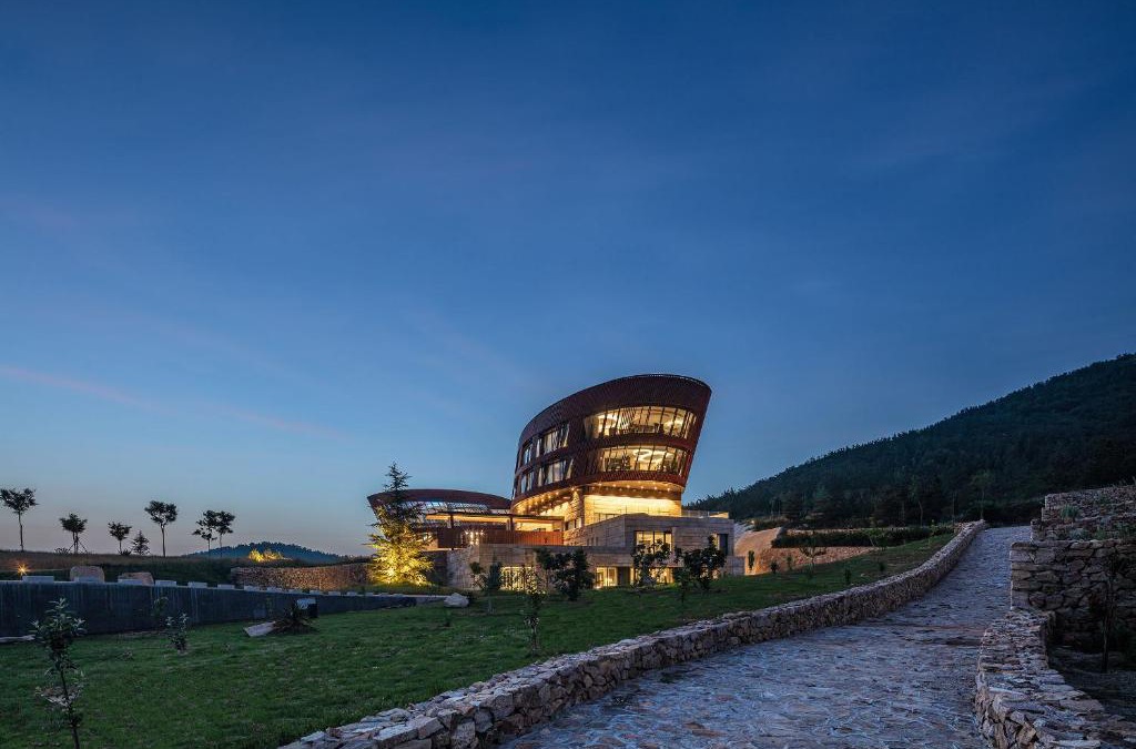 Laishan Hotel | Runaway Cow Winery Retreat