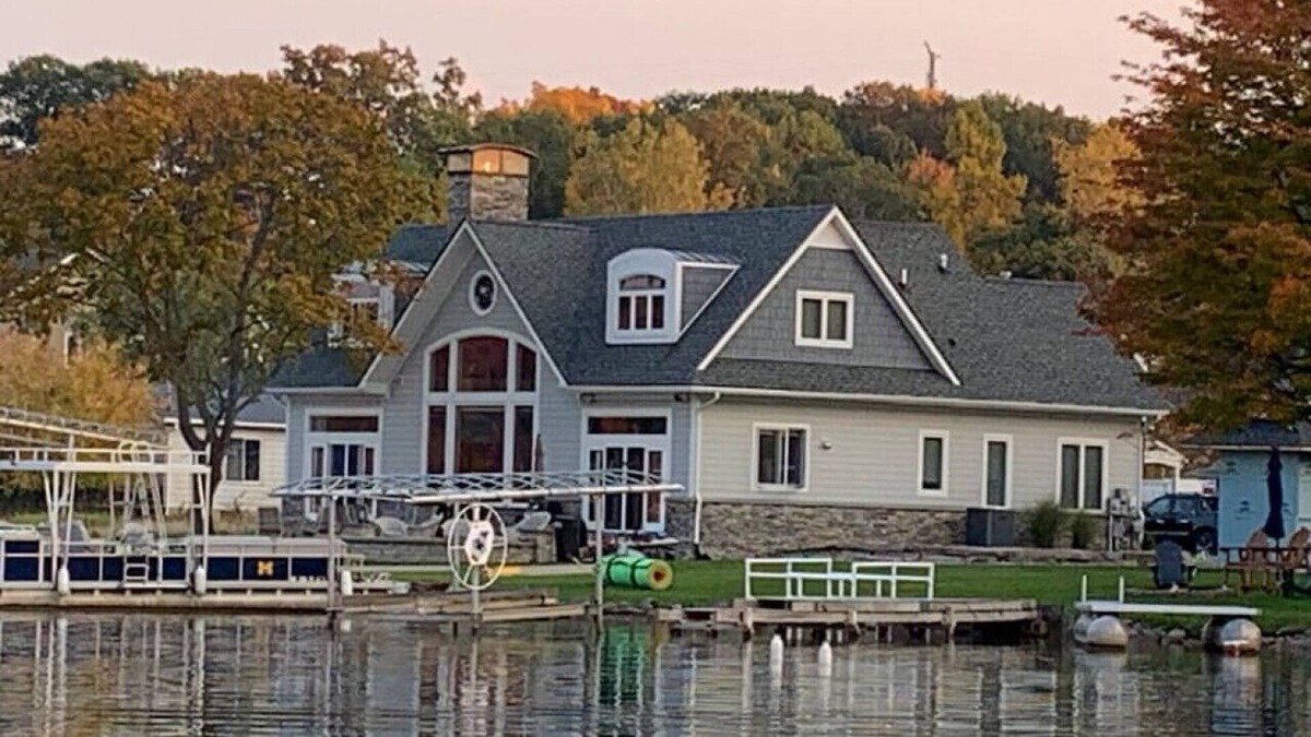 Fenton House | Runyan Lake House/4 Private Suites - Sleeps 13