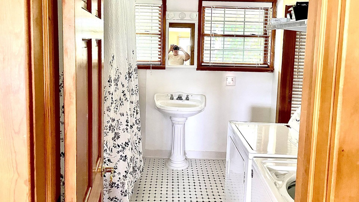 Gasport House | Rural 4 bedroom stay!