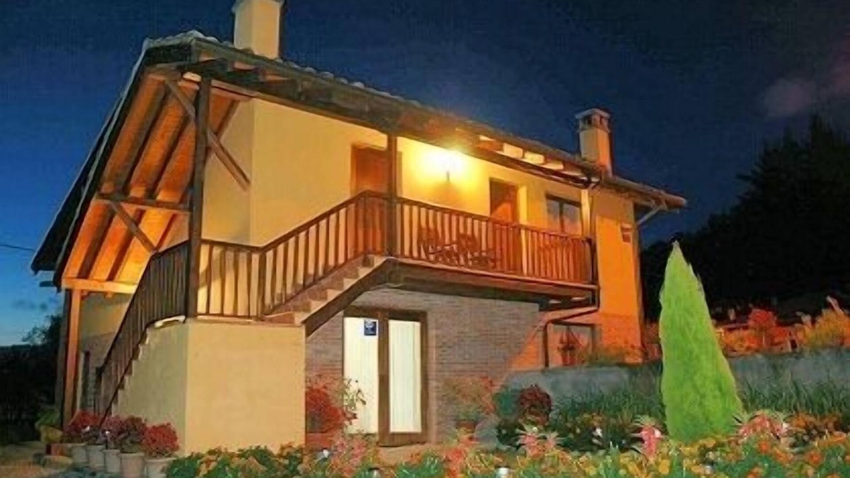 Llano de Con Cottage | Rural apartment Río Tabardín for 2 people