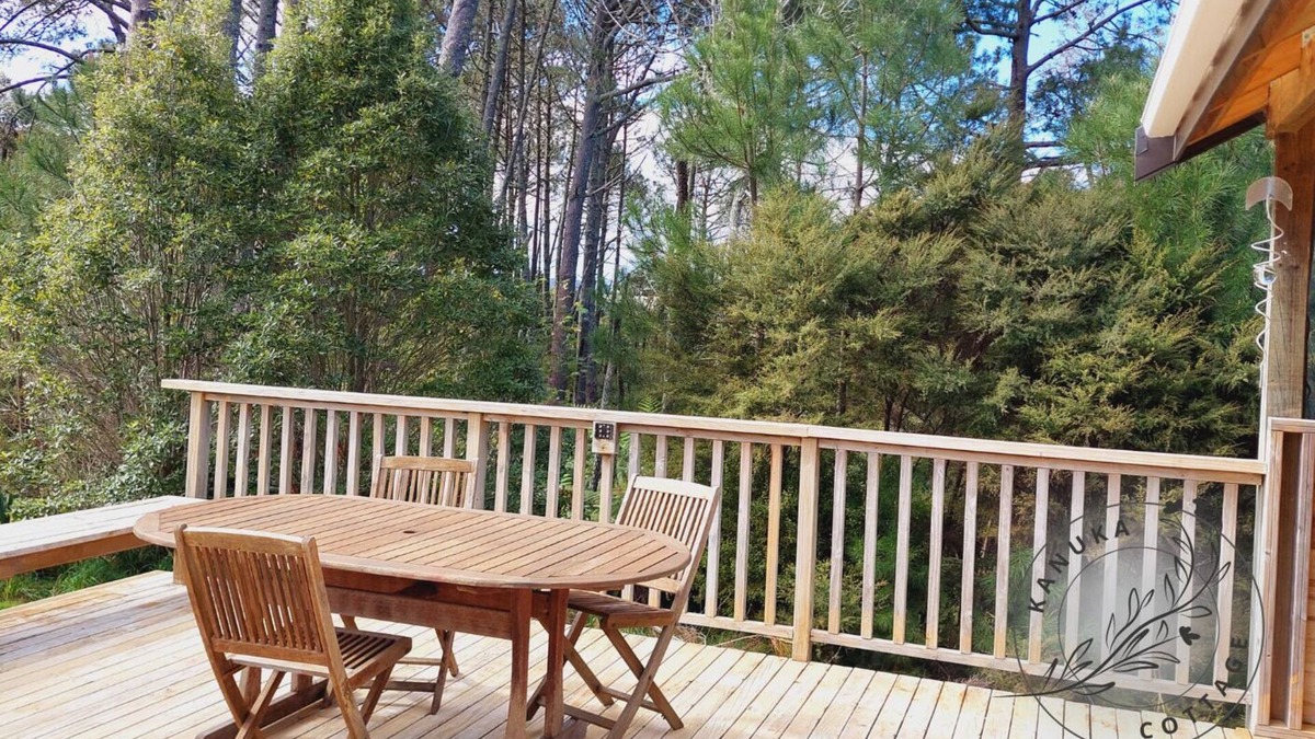 Cooks Beach Cottage | Rural & bush setting, only 2 min drive to beach, perfect for a romantic getaway!