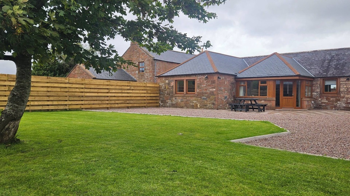 Bankend Cottage | Rural cottage close to Caerlaverock Castle & WWT Caerlaverock. EV charger