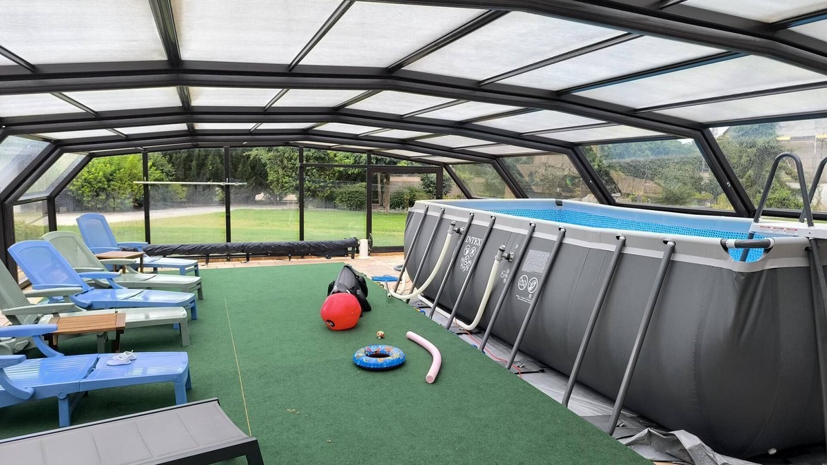 Ostheim Cottage | Rural Cottage, indoor swinming pool and spa, playg