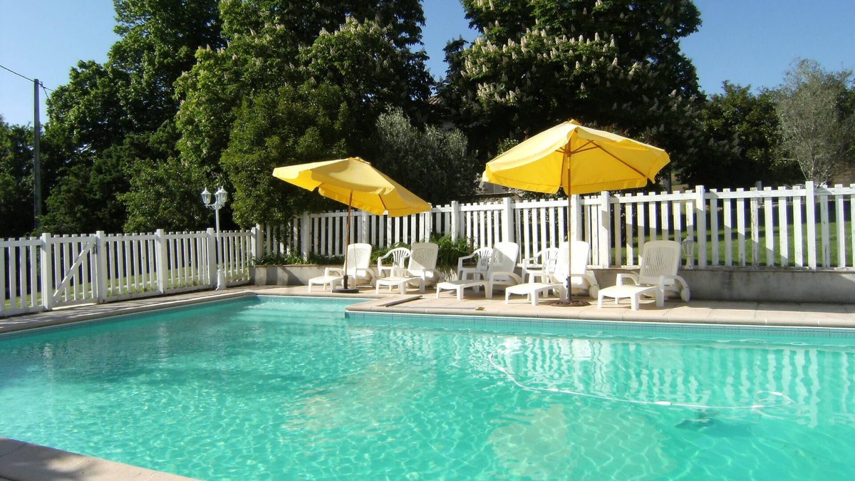 Blaymont Cottage | Rural cottage Lapeyrotte with pool and sleeps 16 in Pays de Serres-Quercy