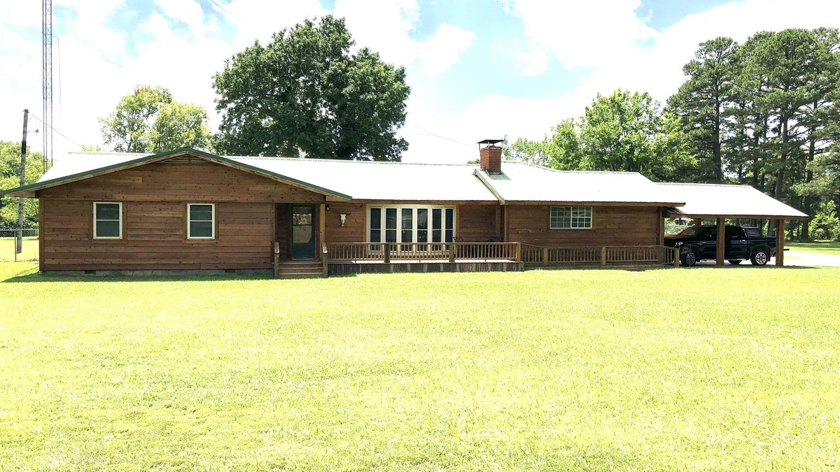 Clayton Cabin | Rural Farm Chic - Big Spaces for the Whole Gang! The Gathering House.