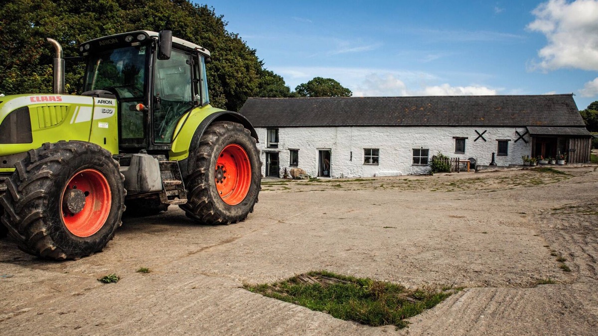 Crosswell House | Rural farm Pembs Nat Park, converted barn, 2 miles to beach and Preselli hills