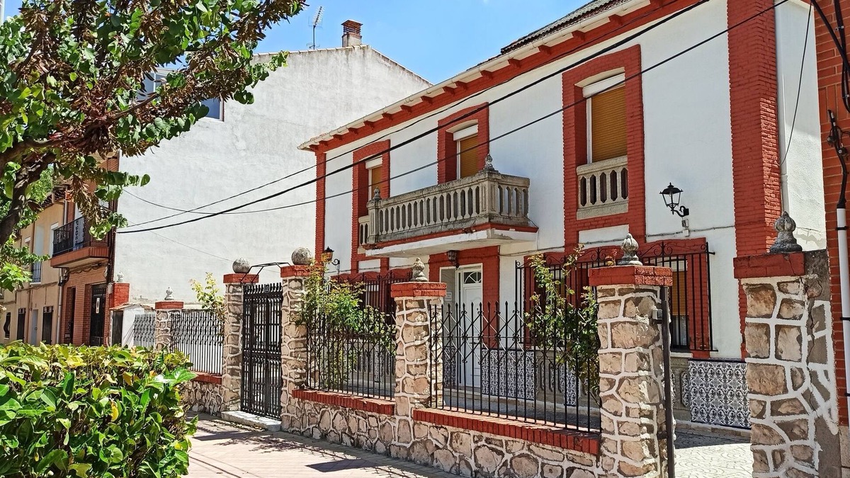 Villarejo de Salvanes Cottage | Rural house (full rental) Charming villa for 12 people