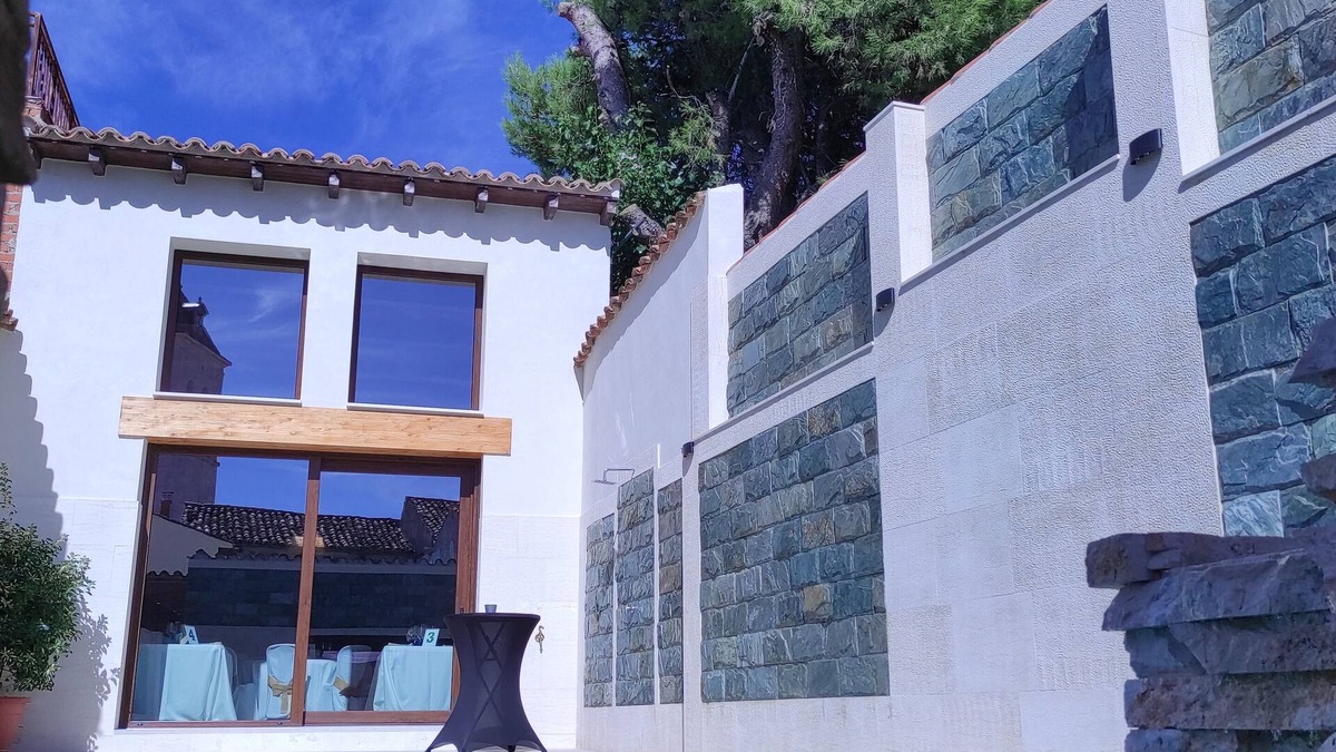 Colmenar de Oreja Cottage | Rural house with swimming pool-jacuzzi "La Encomienda de Oreja".